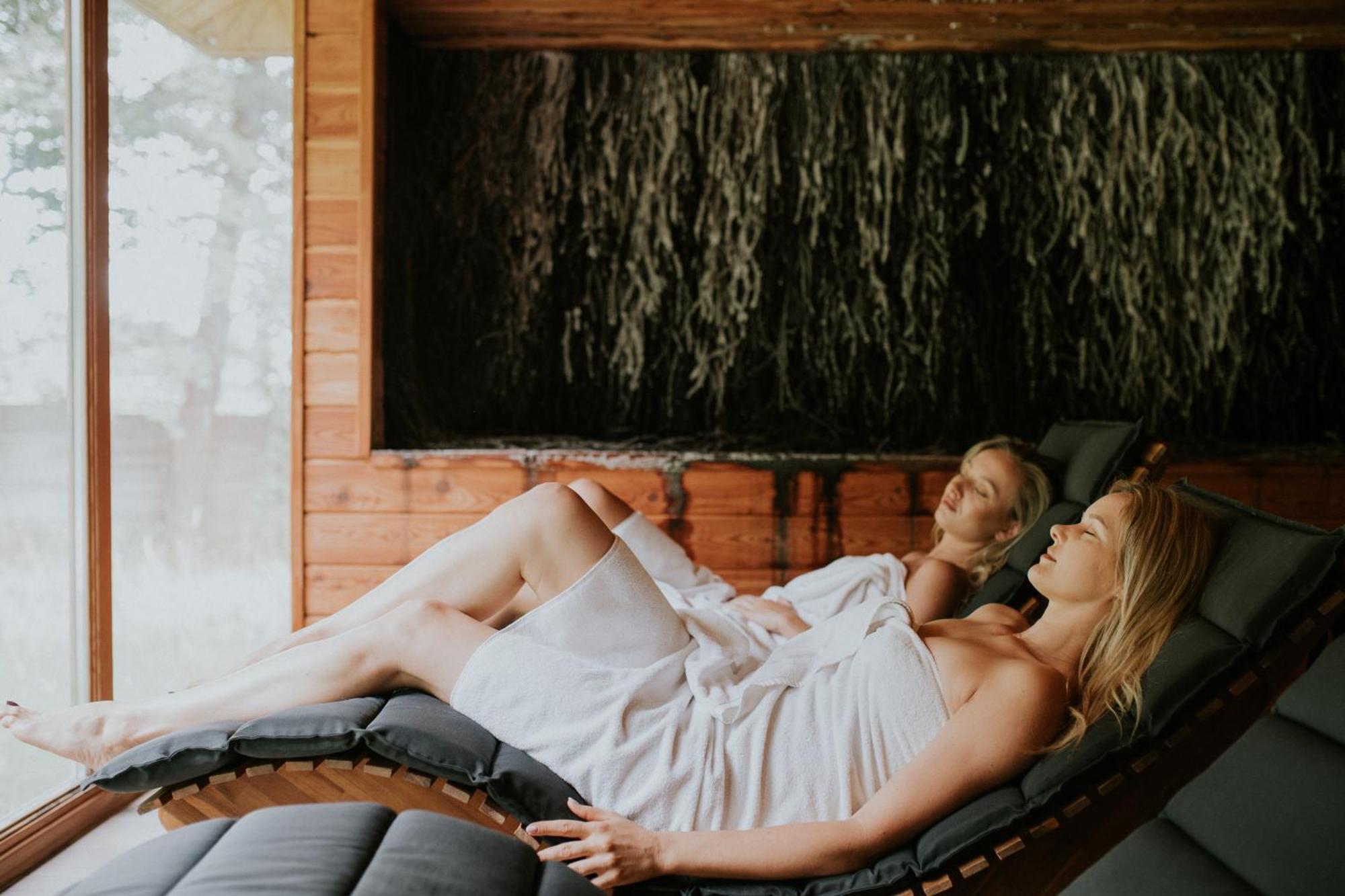 Hotel Debowy Biowellness & Spa Gory Sowie Белява Экстерьер фото