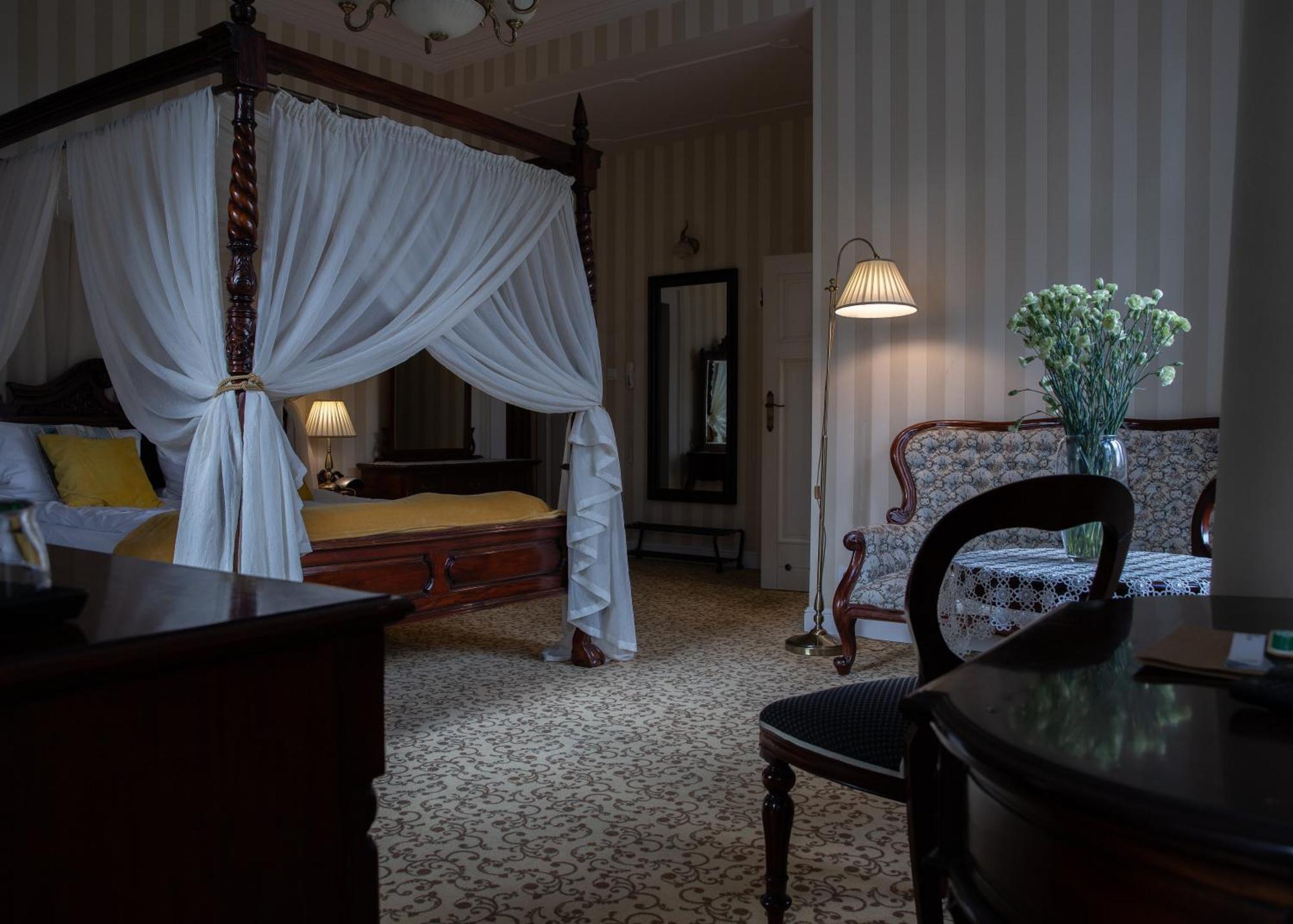 Hotel Debowy Biowellness & Spa Gory Sowie Белява Экстерьер фото