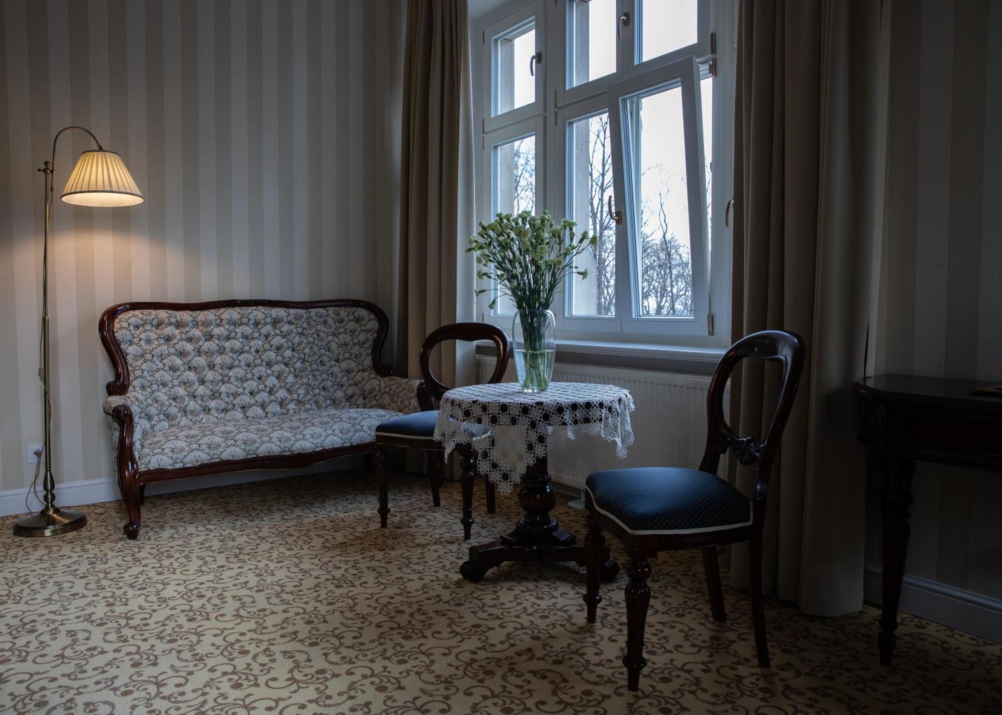 Hotel Debowy Biowellness & Spa Gory Sowie Белява Экстерьер фото
