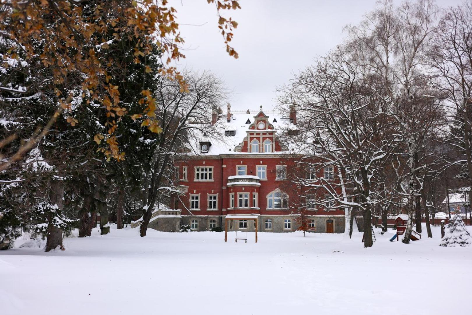 Hotel Debowy Biowellness & Spa Gory Sowie Белява Экстерьер фото